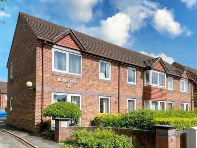 House for sale in Green Lane, Gibbet Hill