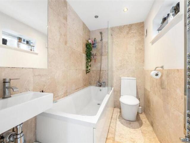 Apartment for sale in London Borough of Southwark, Greater London