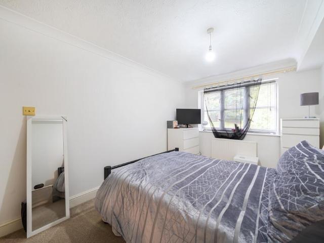 Apartment for sale in London Borough of Croydon, South Norwood