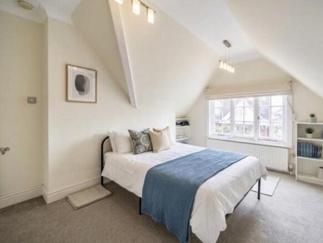 Apartment for sale in Swiss Cottage, Greater London