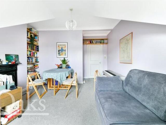 Apartment for sale in Herne Hill, Greater London