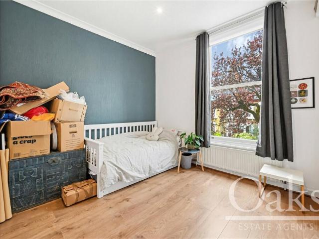 Apartment for sale in Herne Hill, Greater London