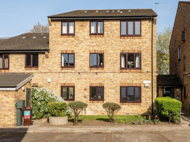 Apartment for sale in Bellenden, Greater London