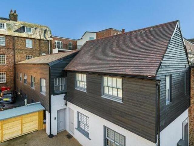 House for sale in Pachesham Park, Surrey