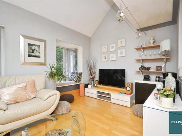Apartment for sale in Finchley, Greater London