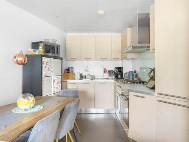 Apartment for sale in Rush Green, Greater London