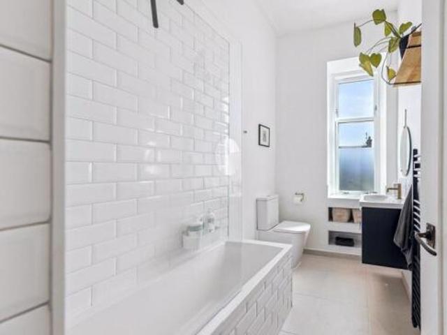 Apartment for sale in Hillhead, Scotland