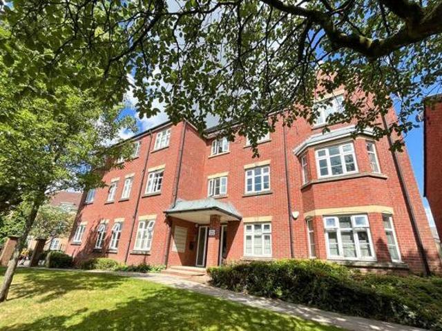 House for sale in Ashton-under-Lyne, Tameside
