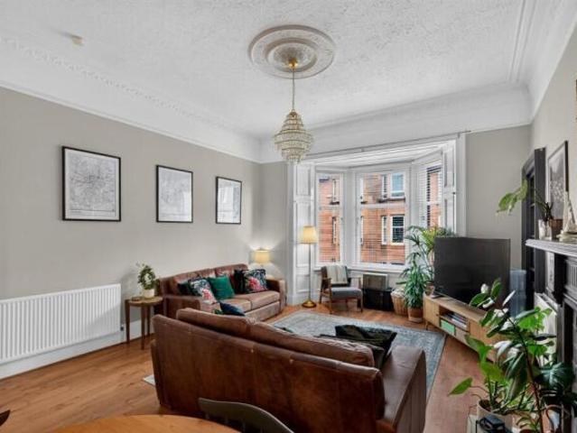 Apartment for sale in Battlefield, Scotland