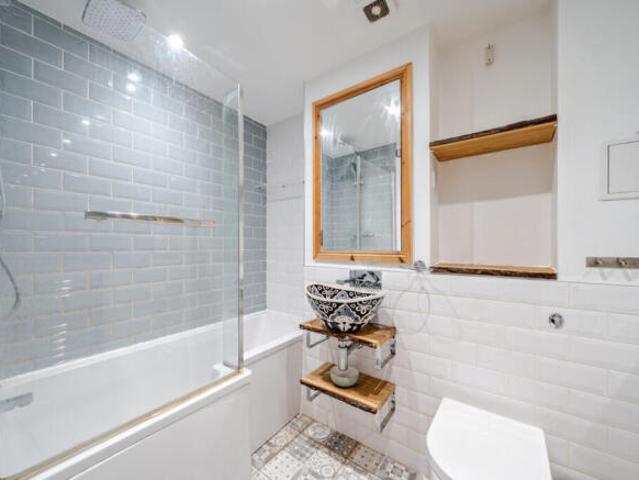 Apartment for sale in East Dulwich, Greater London