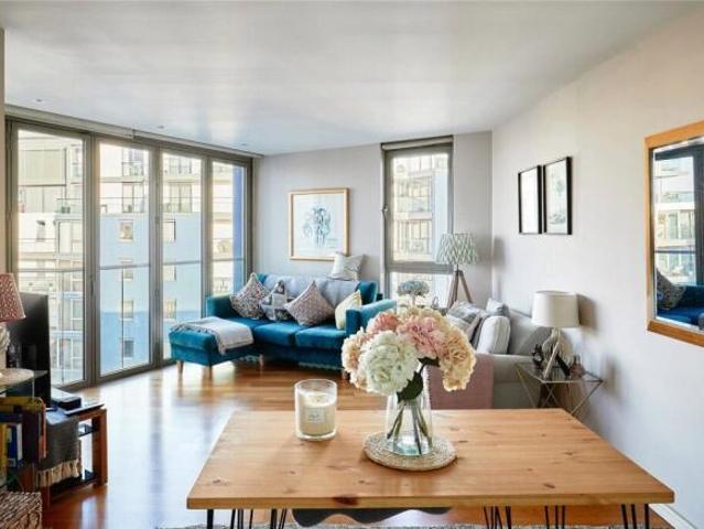 Apartment for sale in Cat Hill, England