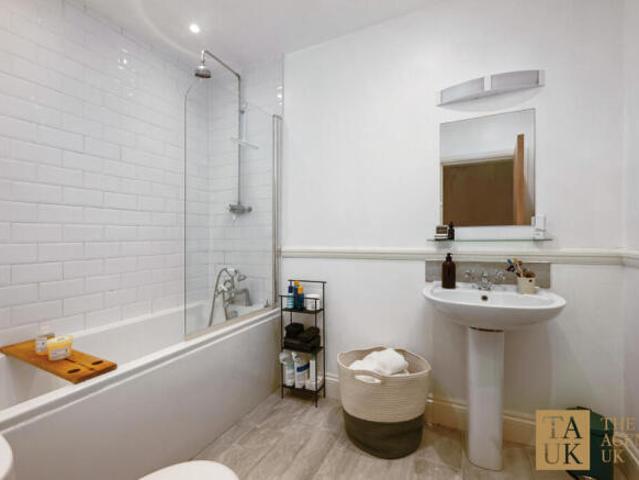 Apartment for sale in Brighton & Hove