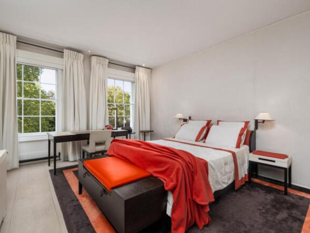 Apartment for sale in Belgravia, Greater London