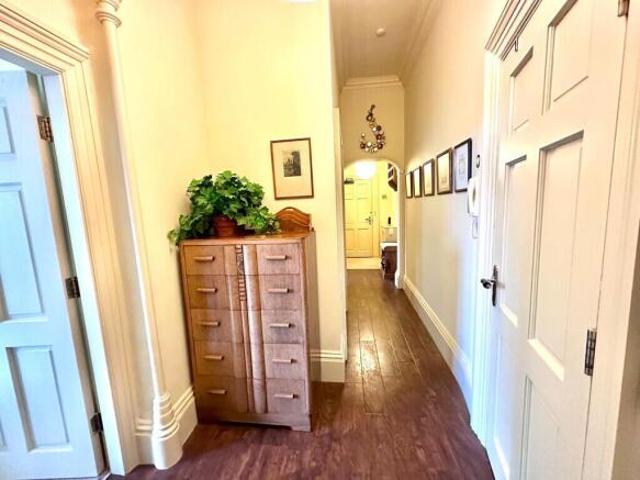 Apartment for sale in Huddersfield, Kirklees