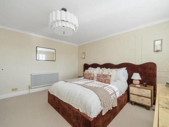 Apartment for sale in Greater London