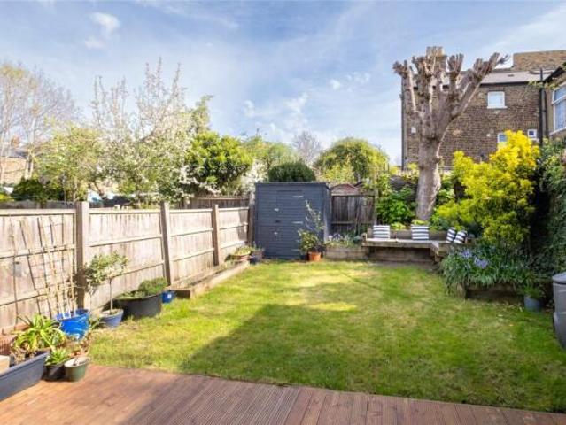 Apartment for sale in Cat Hill, England