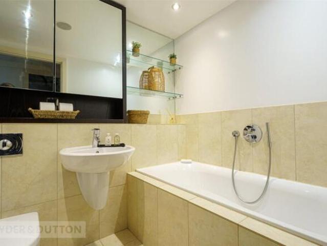 Apartment for sale in Huddersfield, West Yorkshire