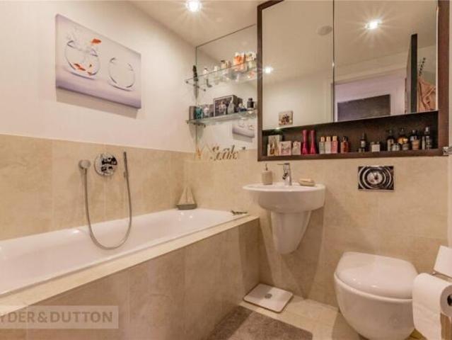 Apartment for sale in Huddersfield, West Yorkshire