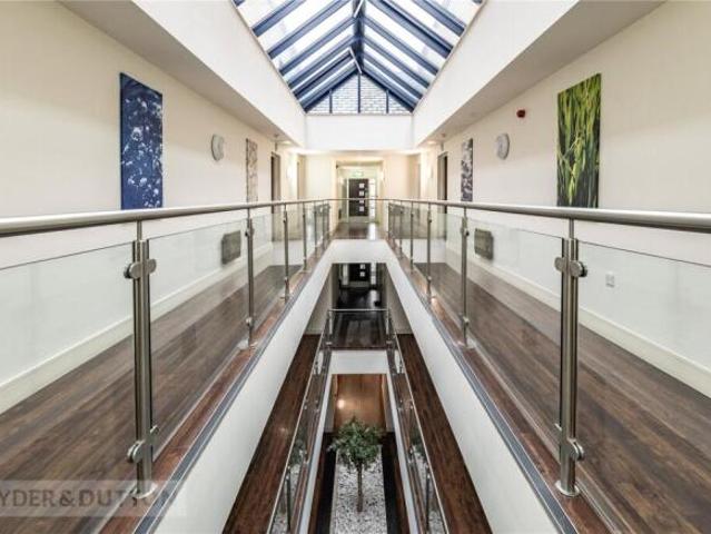 Apartment for sale in Huddersfield, Kirklees