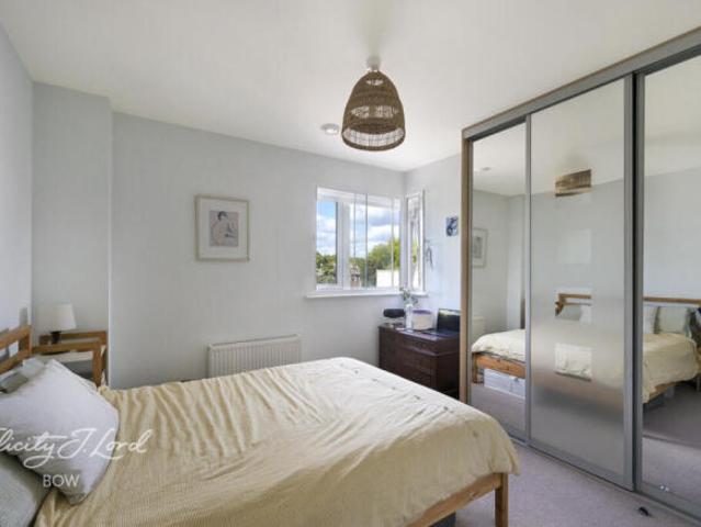 Apartment for sale in Mile End, Greater London