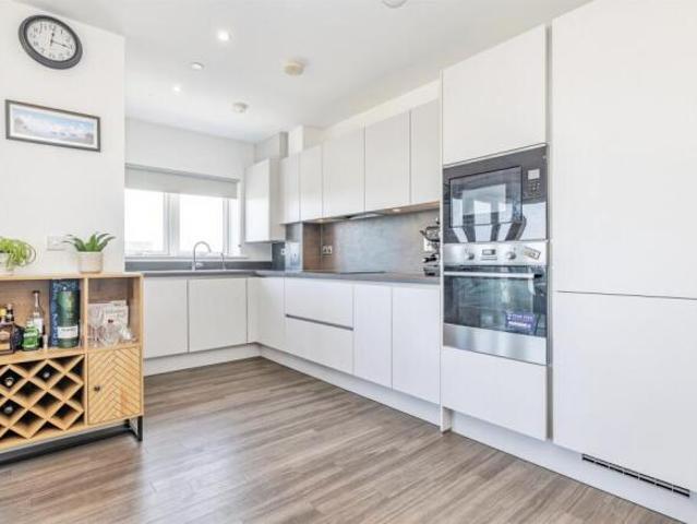 Apartment for sale in Watford, Hertfordshire