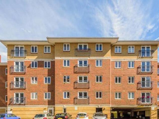 House for sale in Farnborough, Hampshire