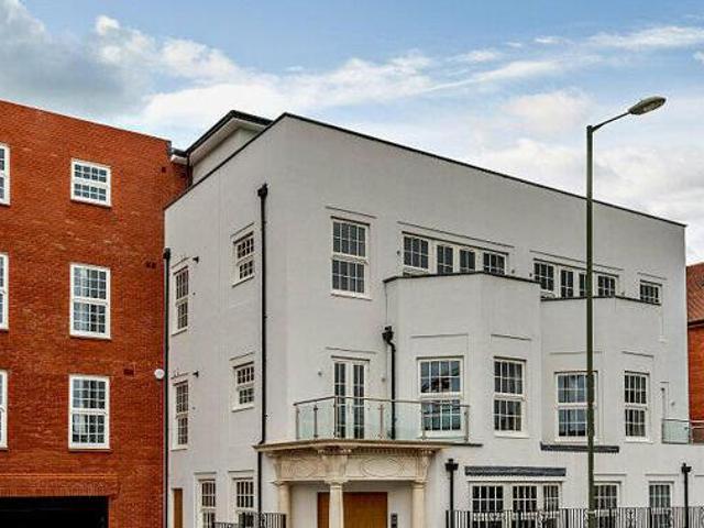 House for sale in Fole, Surrey