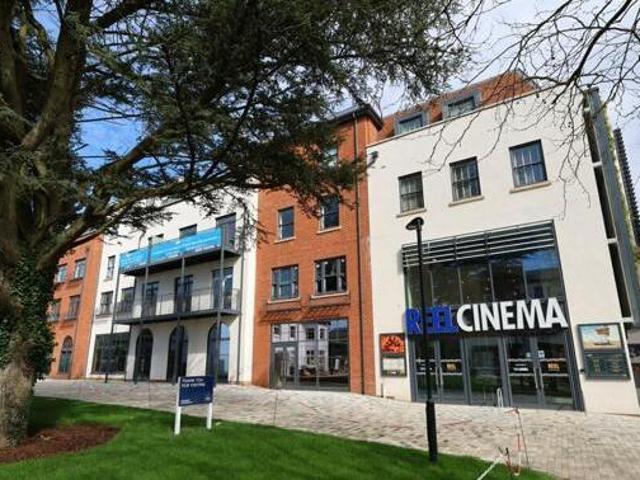 House for sale in Farnham, Waverley