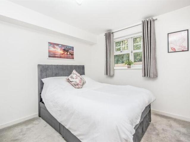 Apartment for sale in Farnley, West Yorkshire