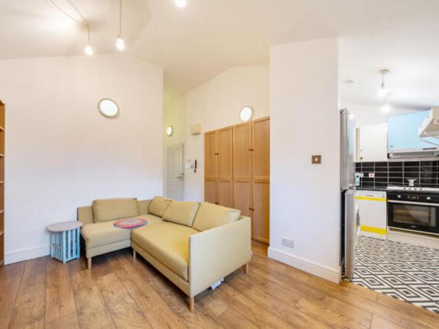 Apartment for sale in London Borough of Merton, Greater London