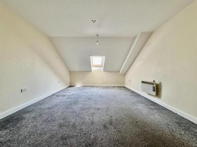 Apartment for sale in Huddersfield, West Yorkshire