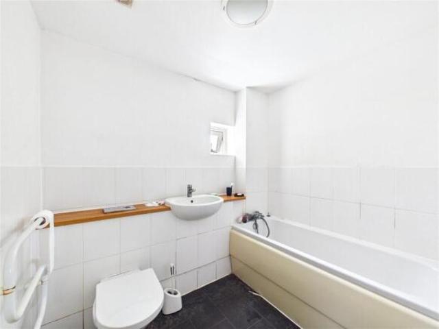 Apartment for sale in Ravenswood, Key Street