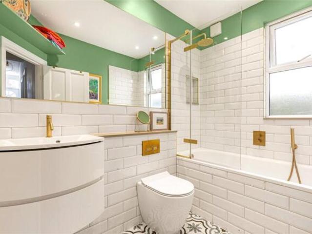 Apartment for sale in London Borough of Wandsworth, Greater London