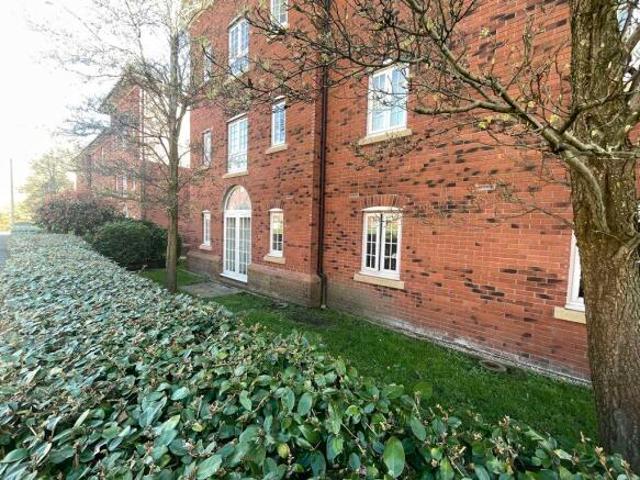 Apartment for sale in Prestolee, Lee Bank