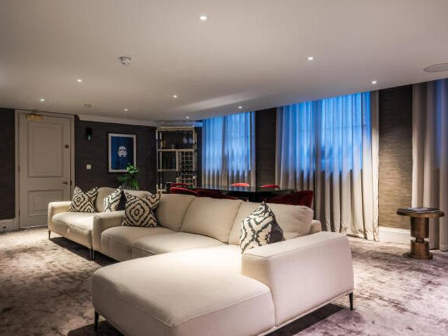 Apartment for sale in Covent Garden, Greater London