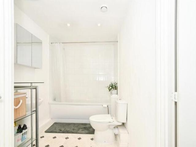Apartment for sale in Rodbourne, Swindon