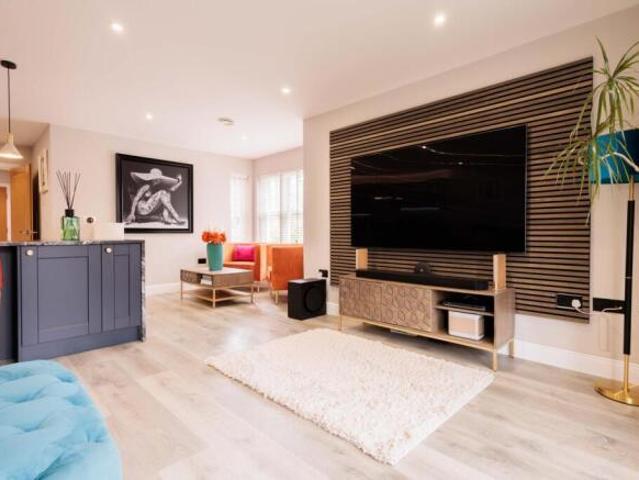 Apartment for sale in Branksome Chine, Branksome Park