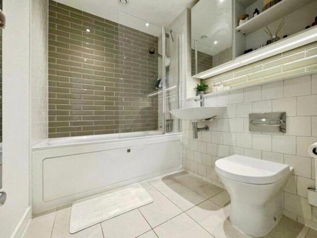 Apartment for sale in Watford, Hertfordshire