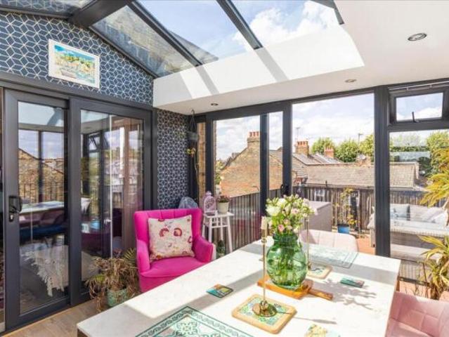 Apartment for sale in Fulham, Greater London