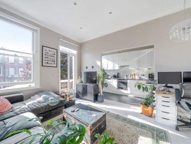 Apartment for sale in South Hampstead, Greater London