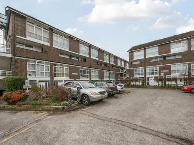 House for sale in Batchworth, Hertfordshire