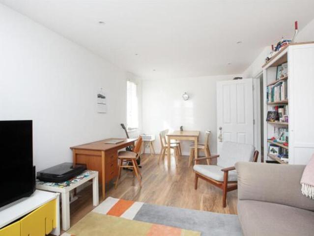 Apartment for sale in Camberwell, Greater London