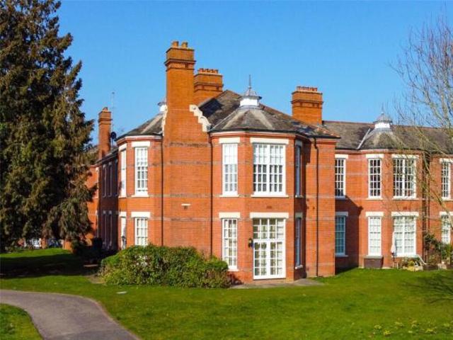 Apartment for sale in Five Acres, Hertfordshire