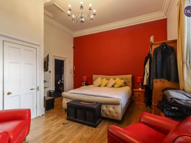 Apartment for sale in Kingswood, Watford