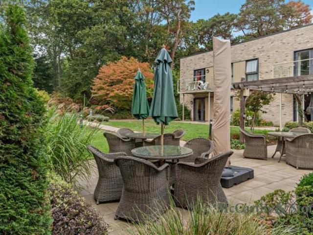 Apartment for sale in Poole, Bournemouth, Christchurch and Poole