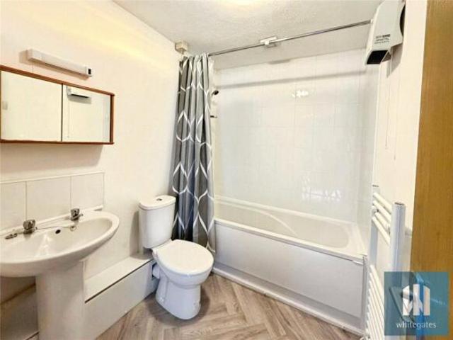 Apartment for sale in Huddersfield, West Yorkshire