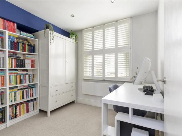 Apartment for sale in Hammersmith, Greater London