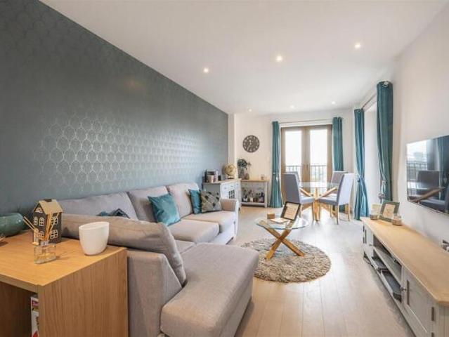 Apartment for sale in St Albans, Five Acres