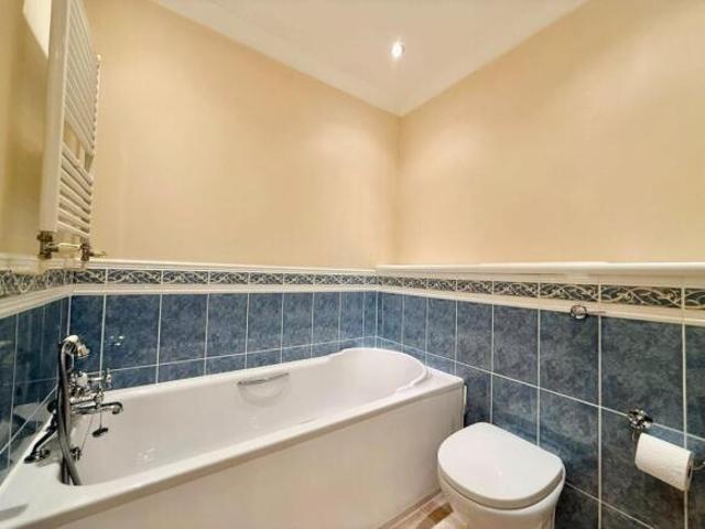 Apartment for sale in Grove Park, Greater London