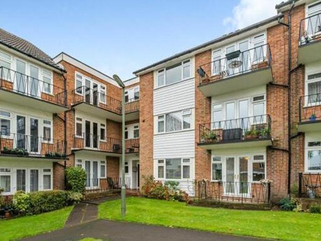House for sale in Abbotswood, Guildford